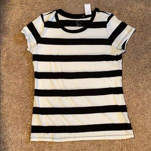 NWT Gap Tshirt size Small